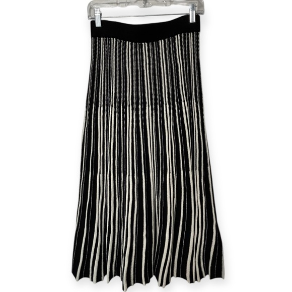Pure Collection cashmere and wool Black and White A-Line Skirt - Picture 6 of 10
